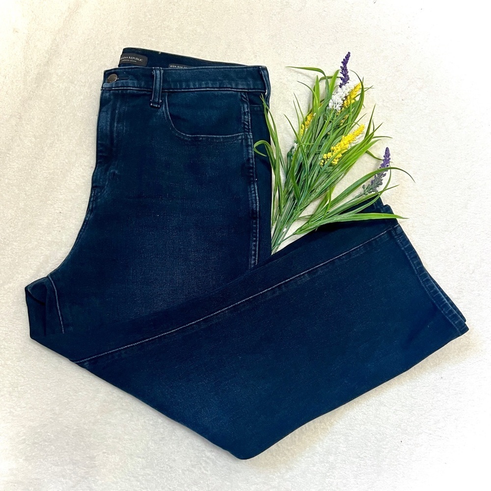 Banana Republic High Rise Crop Bootcut Jean - Size 32S (measures 34")
